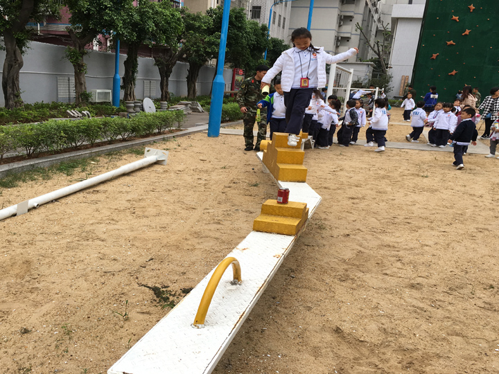 公明中英文学校OA、OB班到公明消防中队进行