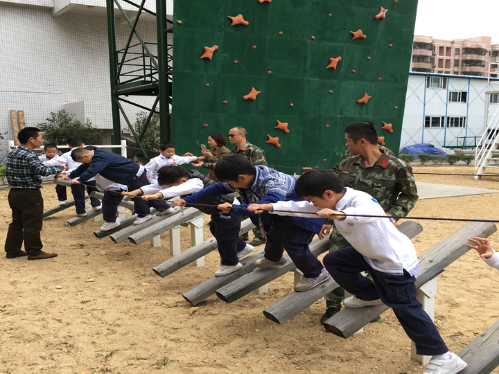 公明中英文学校OA、OB班到公明消防中队进行