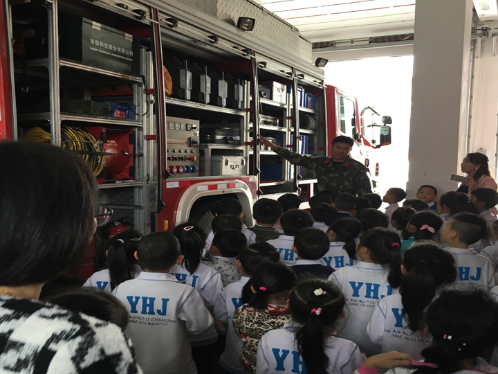 公明中英文学校OA、OB班到公明消防中队进行
