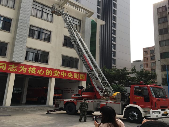 公明中英文学校OA、OB班到公明消防中队进行