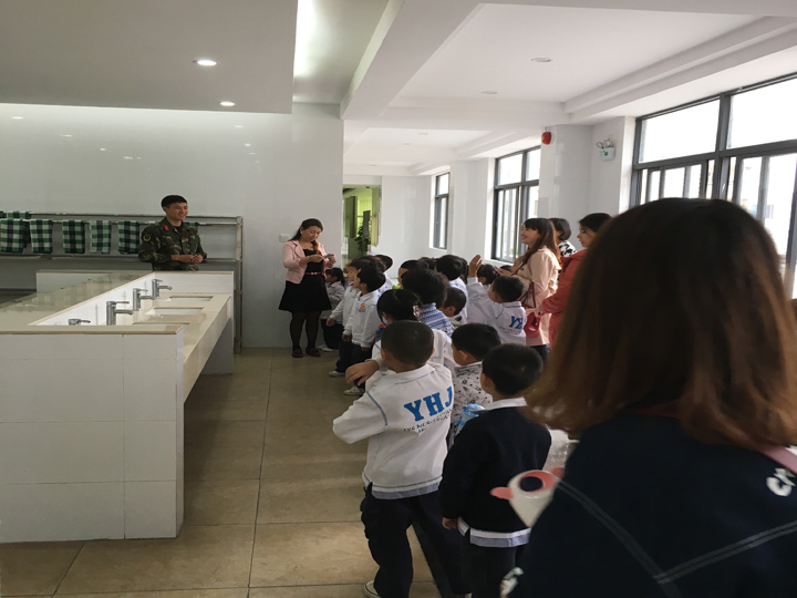 公明中英文学校OA、OB班到公明消防中队进行