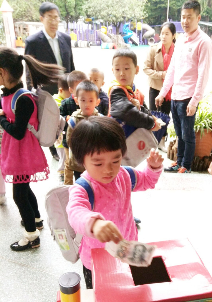 点滴成大爱　携手献爱心——公明二幼师生向地贫儿谭晓玲献爱心活动报道