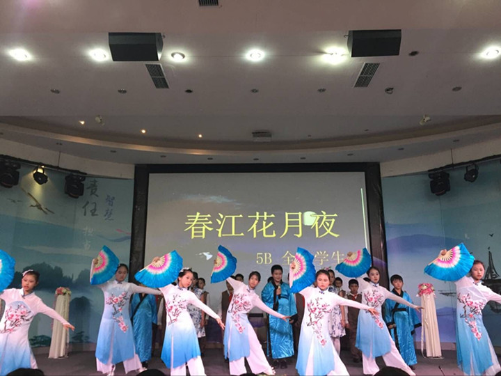 我校首届“中华文化节”在古诗文诵读声中拉开帷幕