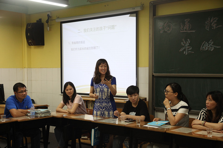 争当这样的家长：为孩子做表率，与学校共育才——深圳市龙华中英文实验学校初中部家长会圆满召开