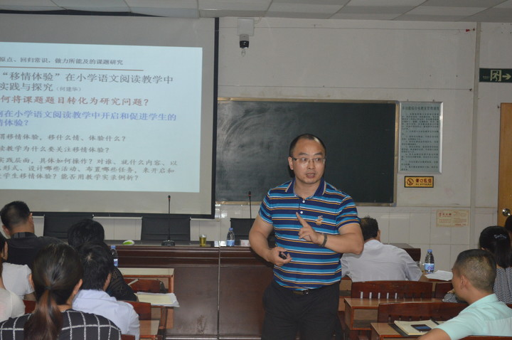 专家为学校教科研工作释疑解难
