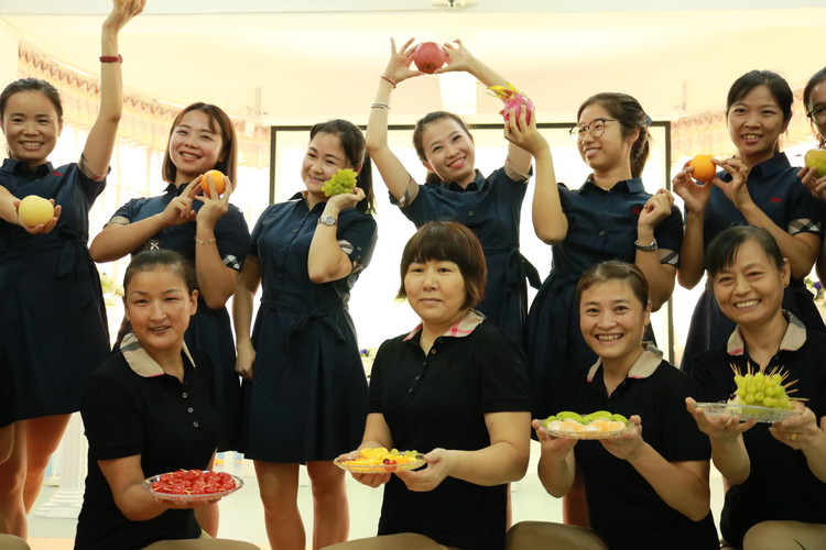 九月，将快乐进行到底！-----深圳市龙华区龙华中英文实验学校幼儿园庆祝教师节活动
