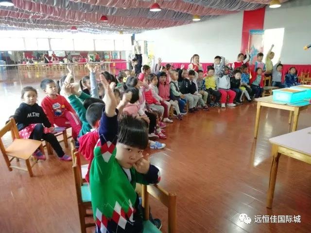 妈咪，这是我玩过最好玩的沙子……