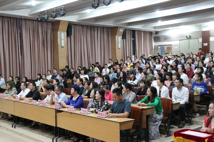 不忘初心 牢记使命 家校共建 再启征程 ——记深圳市龙华中英文实验学校校家委会换届暨表彰大会