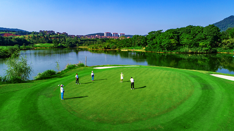 郴州远恒佳南岭高尔夫球会——绿色，氧气，阳光，友谊、健康